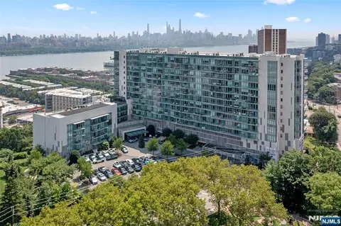 320 Adolphus Ave #1102, Cliffside Park, NJ 07010