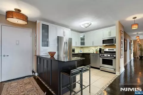2000 Linwood Ave #22C/D, Fort Lee, NJ 07024