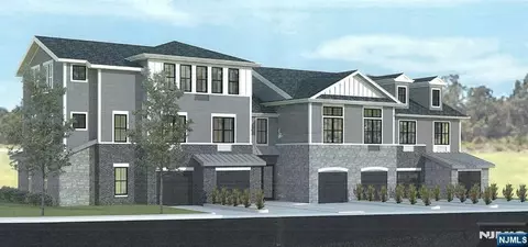 823 Anderson Ave, Fort Lee, NJ 07024