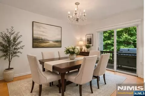 91 Lakeview Dr, Old Tappan, NJ 07675