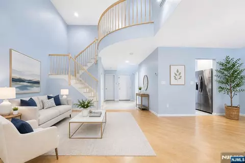 91 Lakeview Dr, Old Tappan, NJ 07675