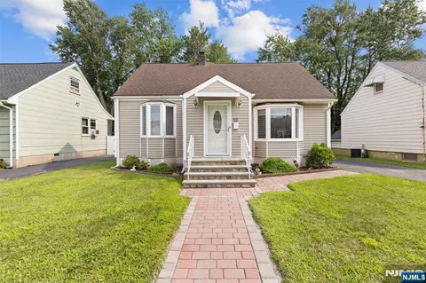 40 N Garwood Ct, Garfield, NJ 07026