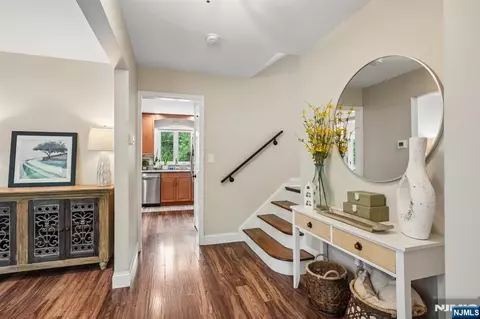 Entry Way - 24 Lawrence Rd, Wayne, NJ 07470 photo 2 of 5