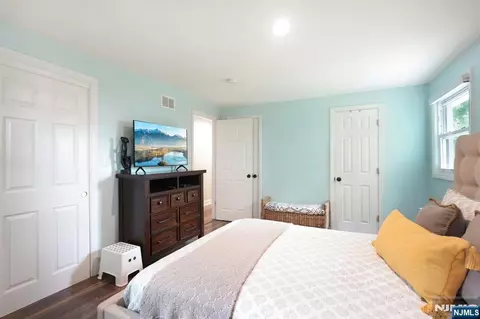 Bedroom - 24 Lawrence Rd, Wayne, NJ 07470 photo 4 of 6