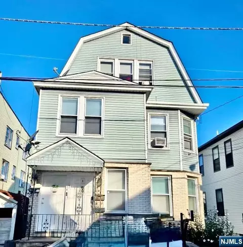 13 Windsor St, Kearny, NJ 07032