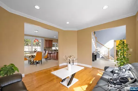 683 Victoria Ave, Paramus, NJ 07652 photo 6