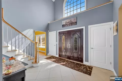 683 Victoria Ave, Paramus, NJ 07652 photo 4
