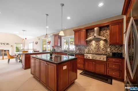 683 Victoria Ave, Paramus, NJ 07652 photo 15