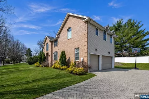 683 Victoria Ave, Paramus, NJ 07652 photo 3
