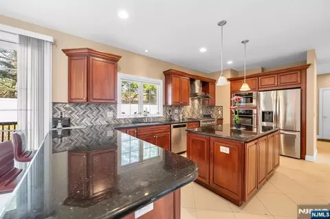 683 Victoria Ave, Paramus, NJ 07652 photo 14