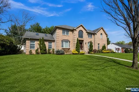 683 Victoria Ave, Paramus, NJ 07652 photo 2