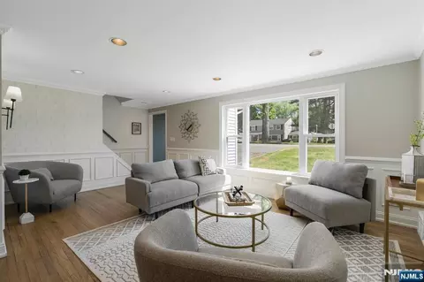 20 W Saddle River Rd, Waldwick, NJ 07463