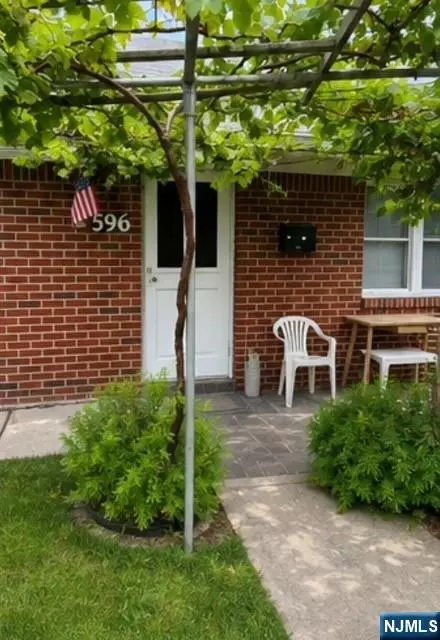 596 River Rd, New Milford, NJ 07646