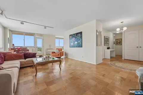 2150 Center Ave #15E, Fort Lee, NJ 07024
