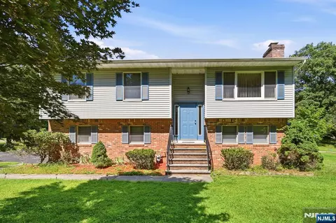 5 Apshawa Cross Rd, West Milford, NJ 07480