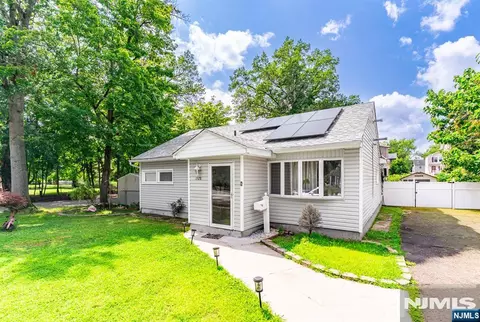 1528 Washington Ave, Pompton Lakes, NJ 07442