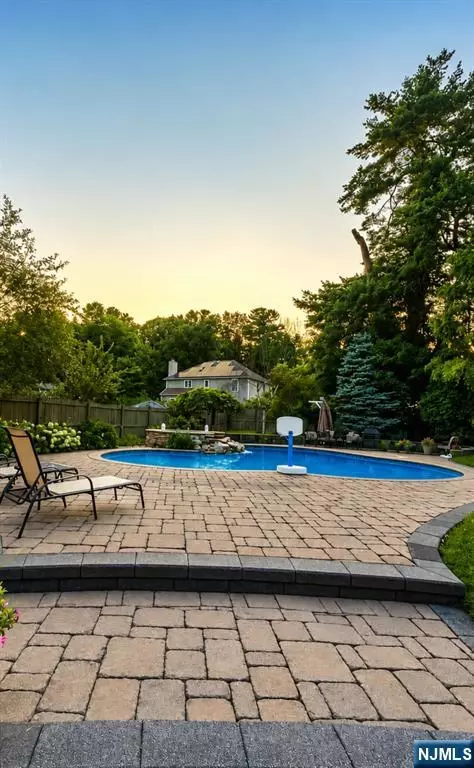 19 Hunterdon Pl, West Milford, NJ 07480