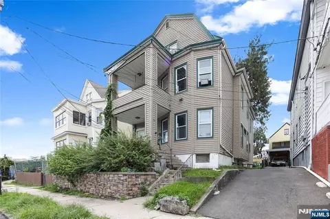 226 Lawrence St, Paterson, NJ 07501