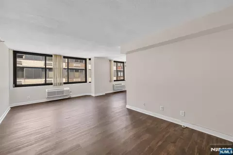 Living - 316 Prospect Ave #12C, Hackensack, NJ 07601 photo 2 of 8