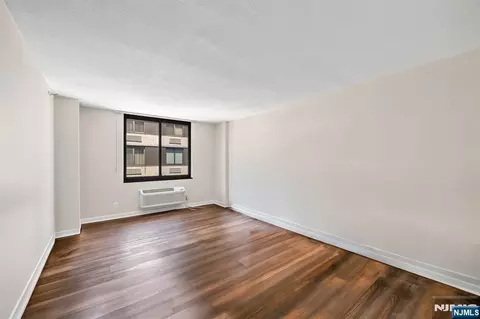 Living - 316 Prospect Ave #12C, Hackensack, NJ 07601 photo 4 of 8