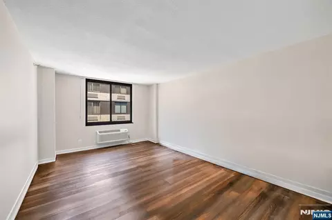 Living - 316 Prospect Ave #12C, Hackensack, NJ 07601 photo 4 of 8