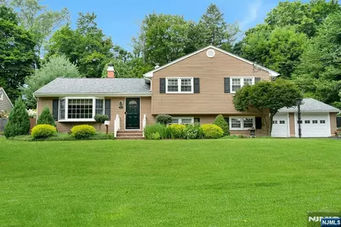 60 Sunnyside Rd, Mahwah, NJ 07430