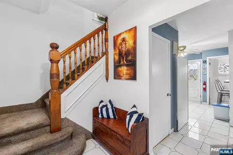 Entry Way - 656 Devon St, Kearny, NJ 07032 photo 2 of 4