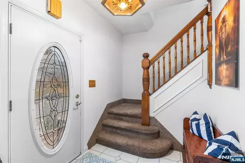Entry Way - 656 Devon St, Kearny, NJ 07032 photo 1 of 4
