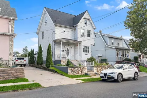 Exterior - 656 Devon St, Kearny, NJ 07032 photo 2 of 4