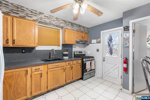 Kitchen - 656 Devon St, Kearny, NJ 07032 photo 1 of 2