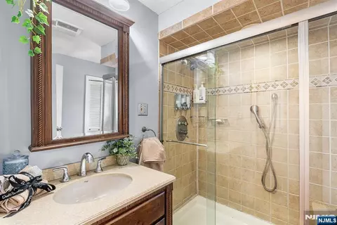Bath - 656 Devon St, Kearny, NJ 07032 photo 2 of 2