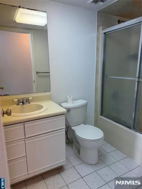 Bath - 89 Kansas St #3D, Hackensack, NJ 07601 photo 1 of 2