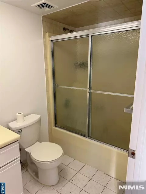 Bath - 89 Kansas St #3D, Hackensack, NJ 07601 photo 2 of 2