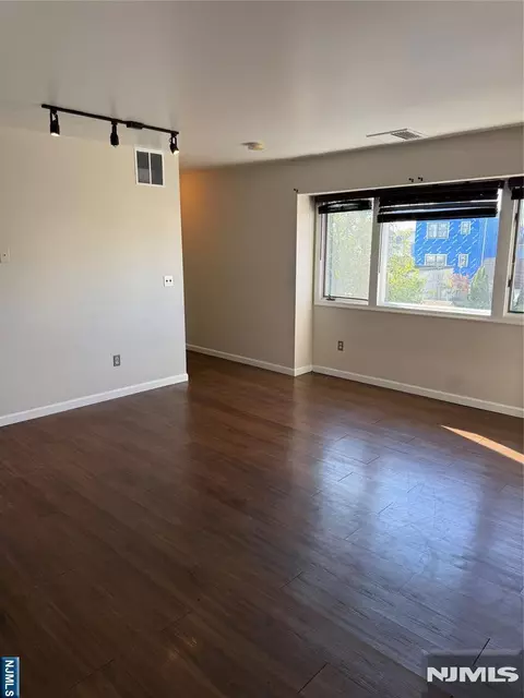 Living - 89 Kansas St #3D, Hackensack, NJ 07601 photo 1 of 3