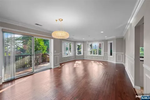 304 Smith Ct #304, Edgewater, NJ 07020