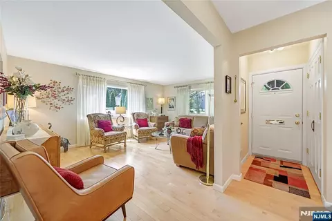 Entry Way - 152 Coles Ave, Hackensack, NJ 07601 photo 2 of 3