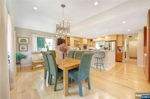 Dining - 152 Coles Ave, Hackensack, NJ 07601 photo 1 of 2