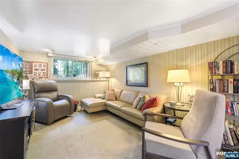 Living - 152 Coles Ave, Hackensack, NJ 07601 photo 3 of 3