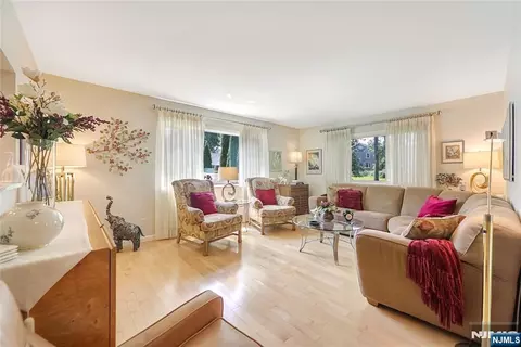 Living - 152 Coles Ave, Hackensack, NJ 07601 photo 1 of 3