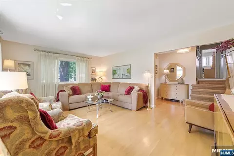 Living - 152 Coles Ave, Hackensack, NJ 07601 photo 2 of 3