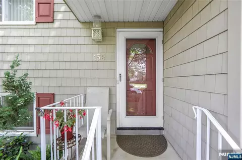 Exterior - 152 Coles Ave, Hackensack, NJ 07601 photo 3 of 10