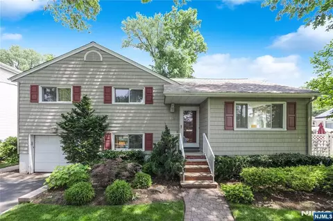 Exterior - 152 Coles Ave, Hackensack, NJ 07601 photo 2 of 10
