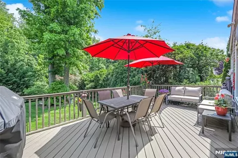Exterior - 152 Coles Ave, Hackensack, NJ 07601 photo 4 of 10