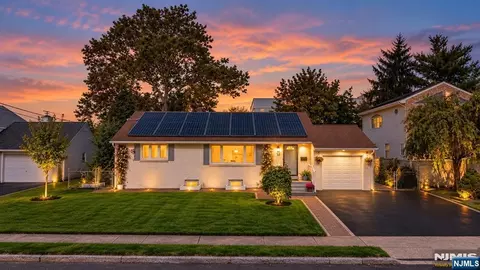 10 Homestead Rd, Elmwood Park, NJ 07407
