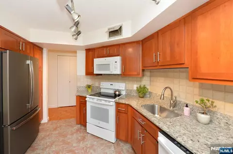 Kitchen - 316 Prospect #3J, Hackensack, NJ 07601 photo 4 of 4