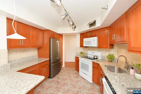 Kitchen - 316 Prospect #3J, Hackensack, NJ 07601 photo 3 of 4