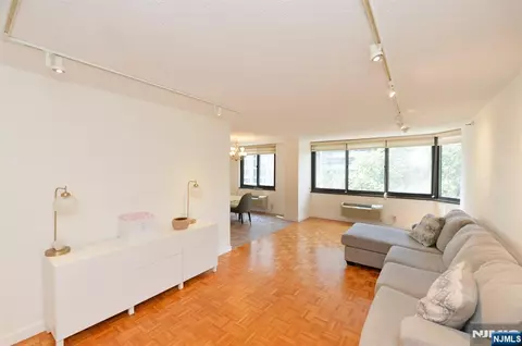 Living - 316 Prospect #3J, Hackensack, NJ 07601 photo 1 of 4