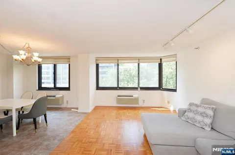 Living - 316 Prospect #3J, Hackensack, NJ 07601 photo 3 of 4