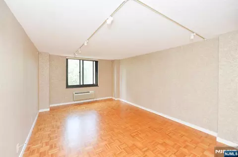 Living - 316 Prospect #3J, Hackensack, NJ 07601 photo 4 of 4