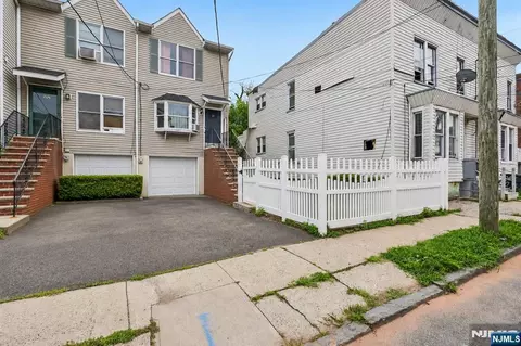 22 Hecker St, Newark, NJ 07103